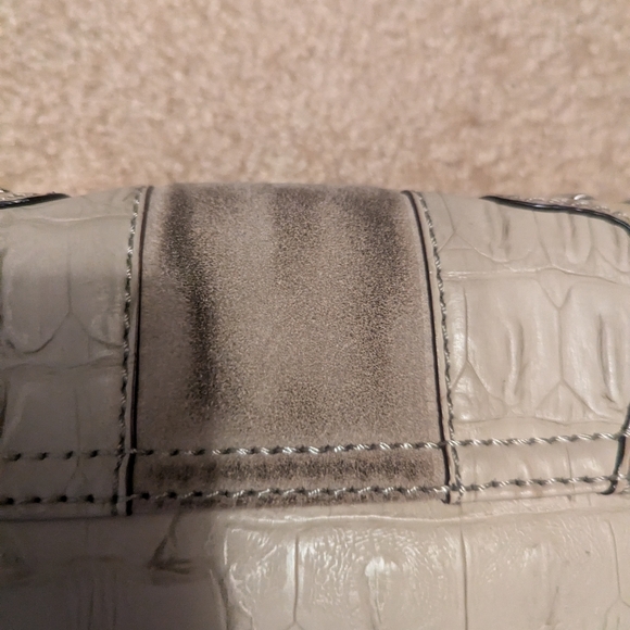 Cute guess crossbody bag - Picture 3 of 7